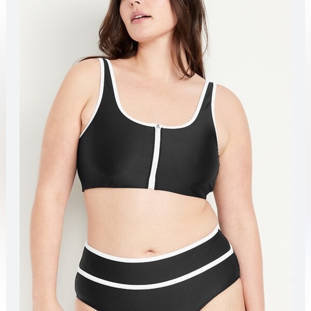 2/$15 🍓 Old Navy Black and White Bikini Set